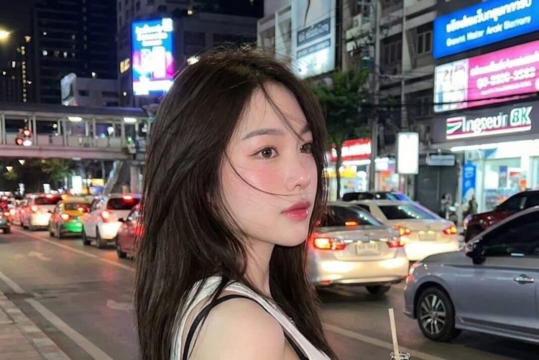 길거리 차량 배경 소녀 이미지 사진