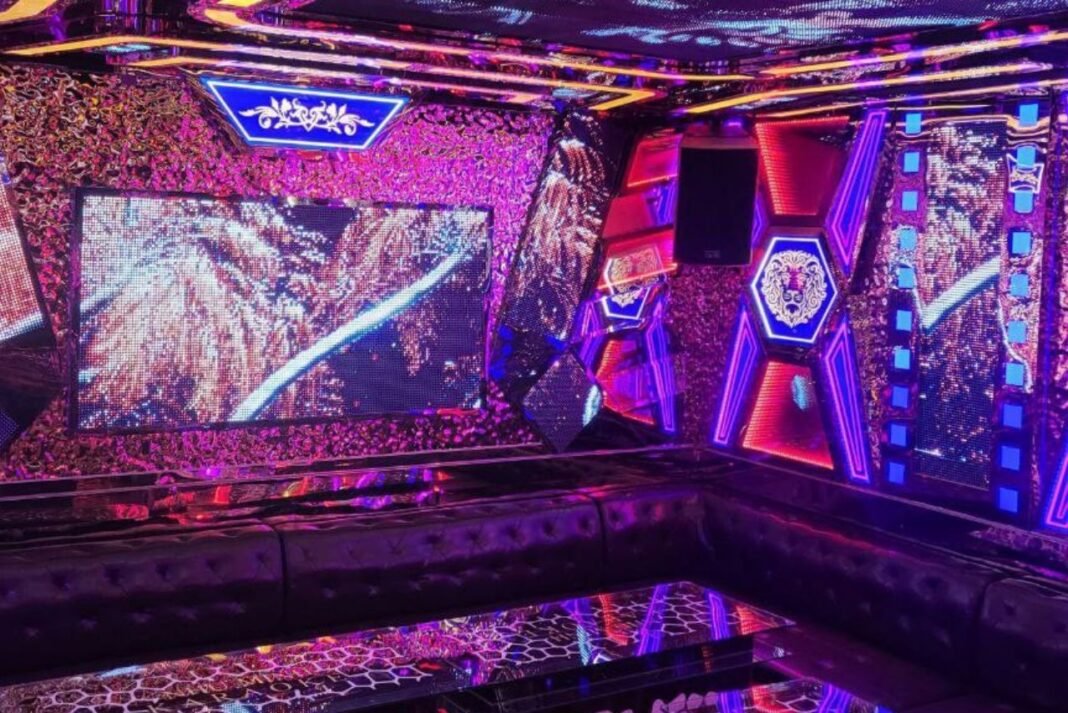 가라오케 실내 내부 사진