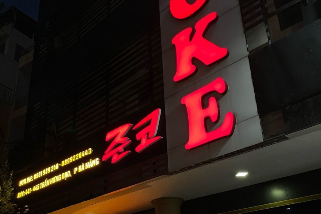 다낭 넘버1 준코 가라오케에서 친구와 함께 회포풀기